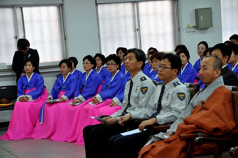 Hàn Quốc : Cảnh Sát quận Giang Nam (Gangnam - 江南) An vị Phật