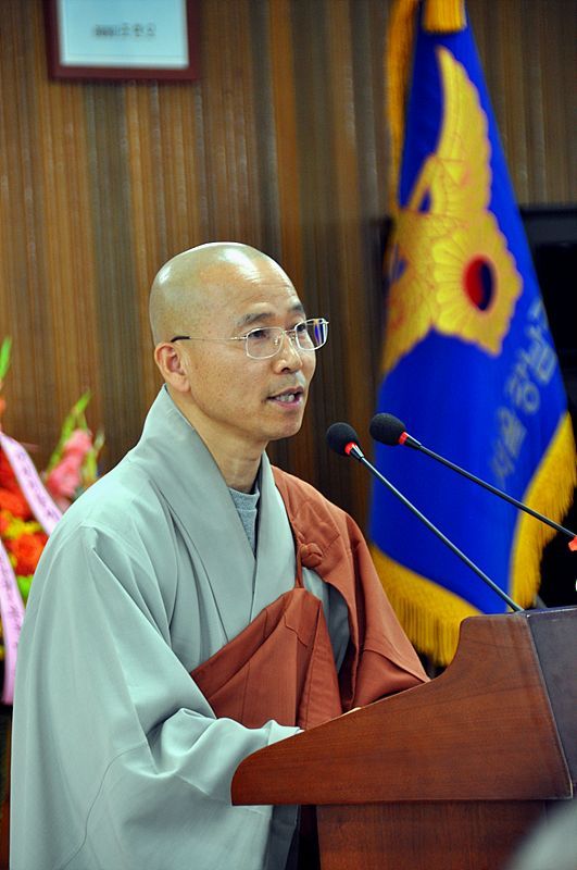 Hàn Quốc : Cảnh Sát quận Giang Nam (Gangnam - 江南) An vị Phật