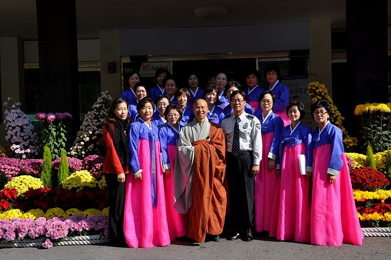 Hàn Quốc : Cảnh Sát quận Giang Nam (Gangnam - 江南) An vị Phật