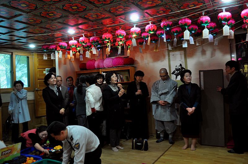 Hàn Quốc : Cảnh Sát quận Giang Nam (Gangnam - 江南) An vị Phật