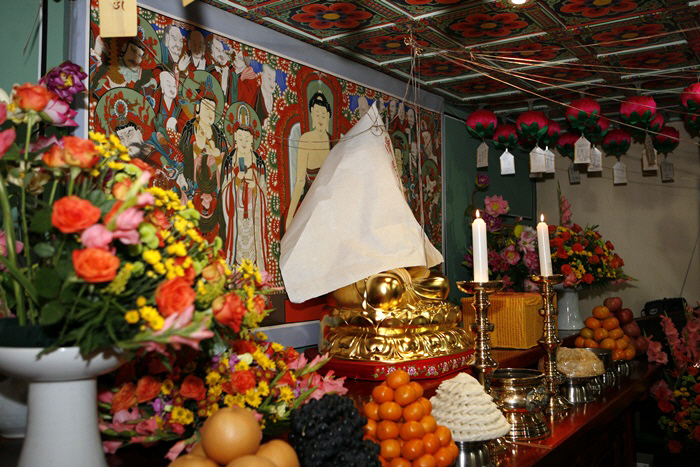 Hàn Quốc : Cảnh Sát quận Giang Nam (Gangnam - 江南) An vị Phật