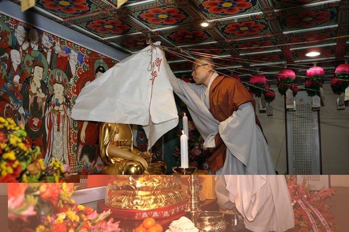 Hàn Quốc : Cảnh Sát quận Giang Nam (Gangnam - 江南) An vị Phật