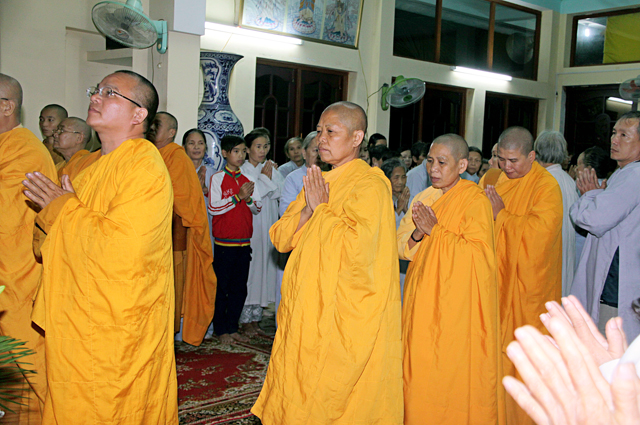 Bình Định: lễ Hội Hoa Đăng và lễ trai Tăng cầu siêu bạc độ Tịnh xá Ngọc-Sơn