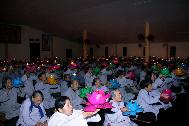 Bình Định: lễ Hội Hoa Đăng và lễ trai Tăng cầu siêu bạc độ Tịnh xá Ngọc-Sơn