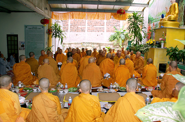 Bình Định: lễ Hội Hoa Đăng và lễ trai Tăng cầu siêu bạc độ Tịnh xá Ngọc-Sơn