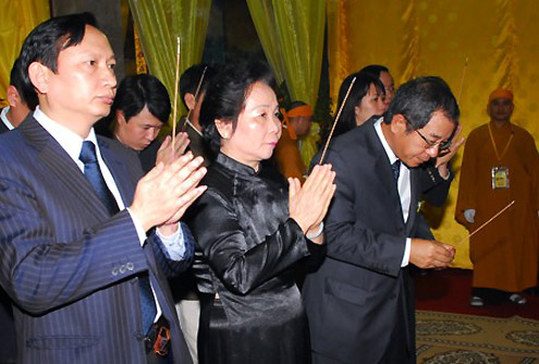 Tăng ni, phật tử tiễn biệt Hòa thượng Thích Thanh Tứ