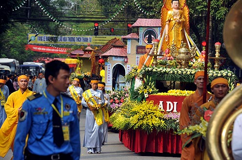 Hàng nghìn người tiễn đưa Hòa thượng Thích Thanh Tứ