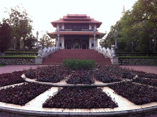 Chiêm ngưỡng ngôi Bảo Tháp lộng lẫy ở trung tâm TP.HCM