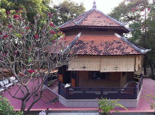 Chiêm ngưỡng ngôi Bảo Tháp lộng lẫy ở trung tâm TP.HCM