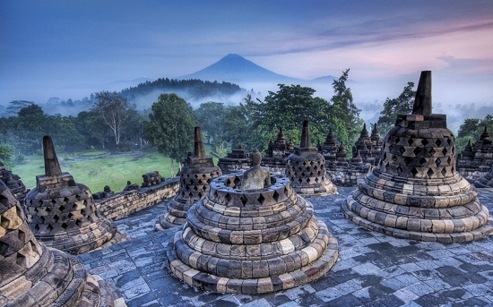 Đền thờ Phật trên núi ở Indonesia