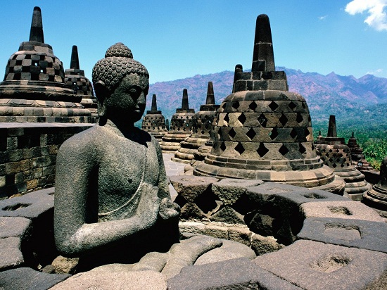 Đền thờ Phật trên núi ở Indonesia
