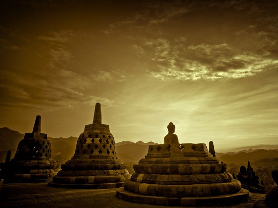 Đền thờ Phật trên núi ở Indonesia