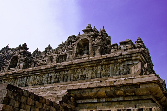 Đền thờ Phật trên núi ở Indonesia