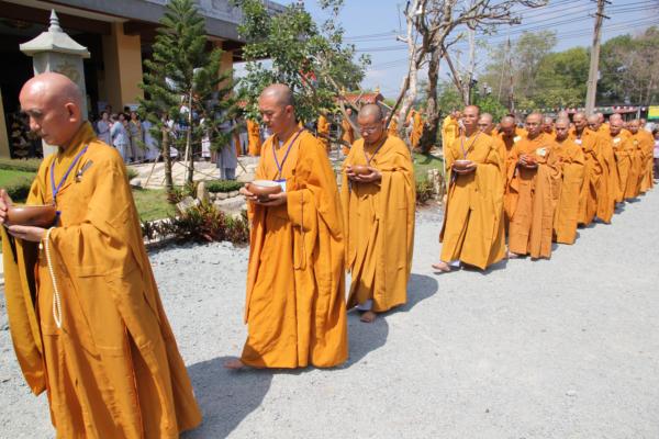 Đại Giới Đàn Hành Trụ Viên Mãn Hành Nghi Thiên Tăng Cổ Phật Khất Thực