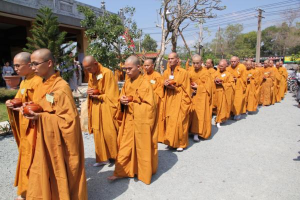 Đại Giới Đàn Hành Trụ Viên Mãn Hành Nghi Thiên Tăng Cổ Phật Khất Thực