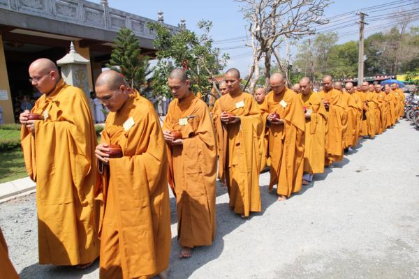Đại Giới Đàn Hành Trụ Viên Mãn Hành Nghi Thiên Tăng Cổ Phật Khất Thực