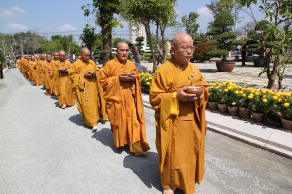 Đại Giới Đàn Hành Trụ Viên Mãn Hành Nghi Thiên Tăng Cổ Phật Khất Thực