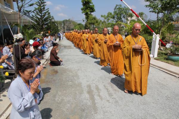 Đại Giới Đàn Hành Trụ Viên Mãn Hành Nghi Thiên Tăng Cổ Phật Khất Thực