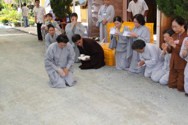 Đại Giới Đàn Hành Trụ Viên Mãn Hành Nghi Thiên Tăng Cổ Phật Khất Thực