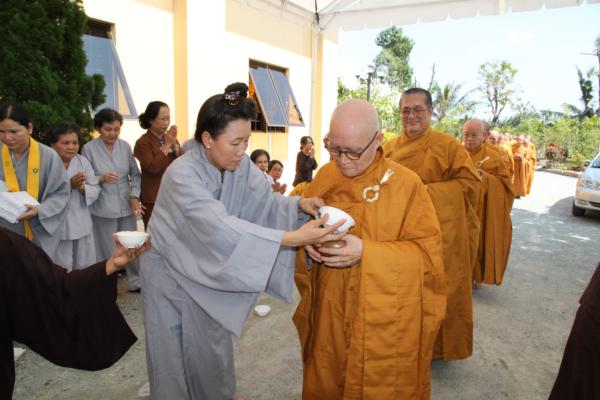 Đại Giới Đàn Hành Trụ Viên Mãn Hành Nghi Thiên Tăng Cổ Phật Khất Thực