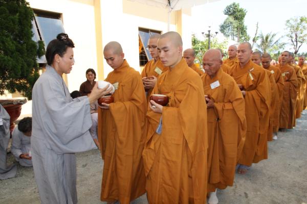 Đại Giới Đàn Hành Trụ Viên Mãn Hành Nghi Thiên Tăng Cổ Phật Khất Thực