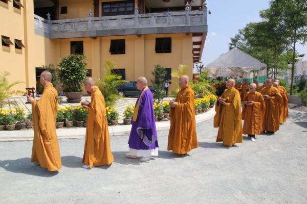 Đại Giới Đàn Hành Trụ Viên Mãn Hành Nghi Thiên Tăng Cổ Phật Khất Thực