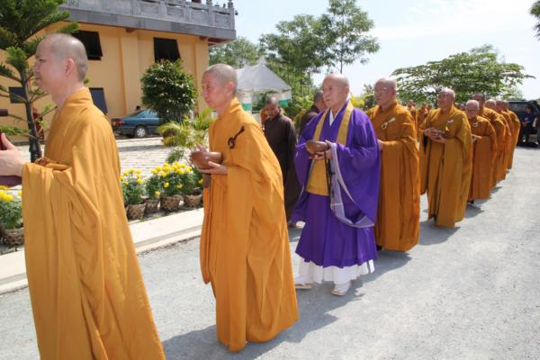 Đại Giới Đàn Hành Trụ Viên Mãn Hành Nghi Thiên Tăng Cổ Phật Khất Thực