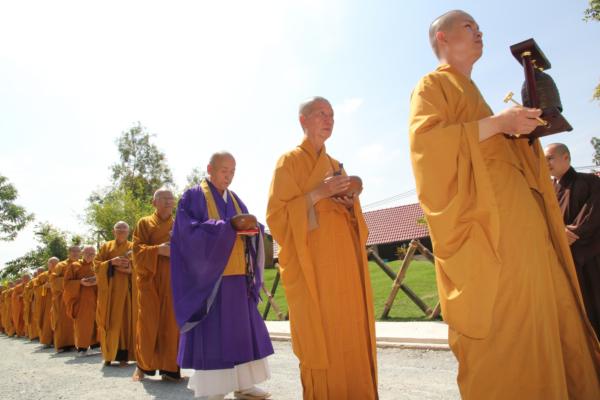 Đại Giới Đàn Hành Trụ Viên Mãn Hành Nghi Thiên Tăng Cổ Phật Khất Thực