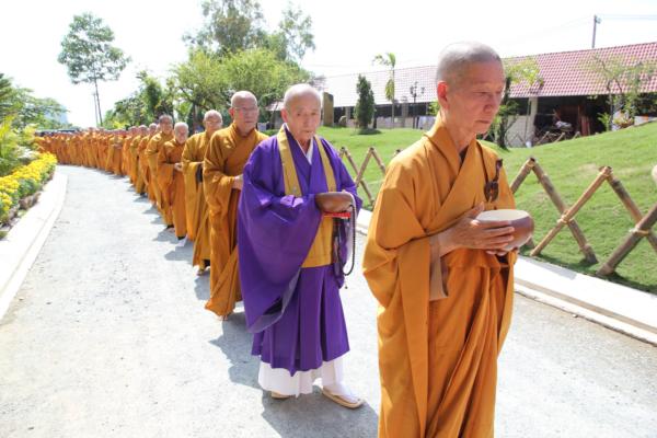 Đại Giới Đàn Hành Trụ Viên Mãn Hành Nghi Thiên Tăng Cổ Phật Khất Thực