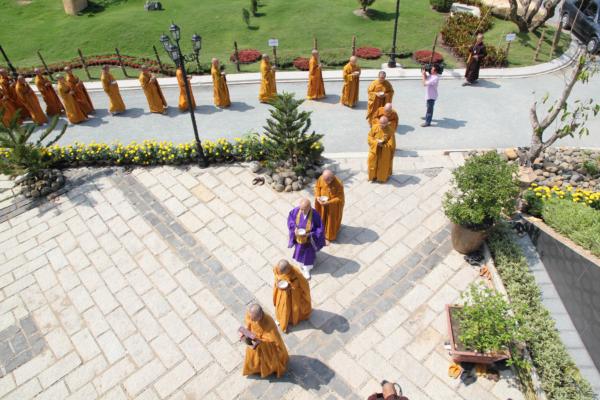 Đại Giới Đàn Hành Trụ Viên Mãn Hành Nghi Thiên Tăng Cổ Phật Khất Thực