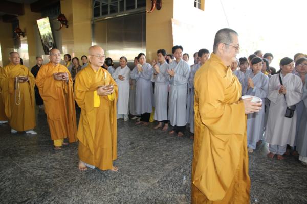 Đại Giới Đàn Hành Trụ Viên Mãn Hành Nghi Thiên Tăng Cổ Phật Khất Thực