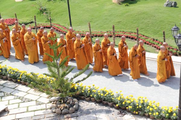 Đại Giới Đàn Hành Trụ Viên Mãn Hành Nghi Thiên Tăng Cổ Phật Khất Thực