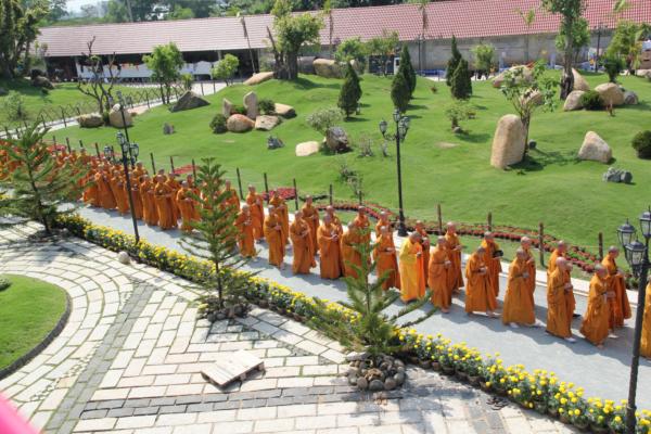 Đại Giới Đàn Hành Trụ Viên Mãn Hành Nghi Thiên Tăng Cổ Phật Khất Thực