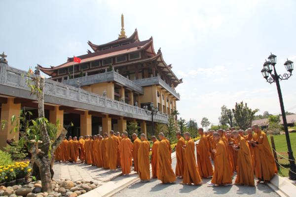 Đại Giới Đàn Hành Trụ Viên Mãn Hành Nghi Thiên Tăng Cổ Phật Khất Thực
