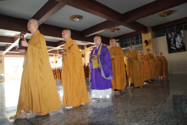 Đại Giới Đàn Hành Trụ Viên Mãn Hành Nghi Thiên Tăng Cổ Phật Khất Thực