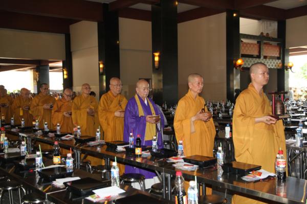 Đại Giới Đàn Hành Trụ Viên Mãn Hành Nghi Thiên Tăng Cổ Phật Khất Thực