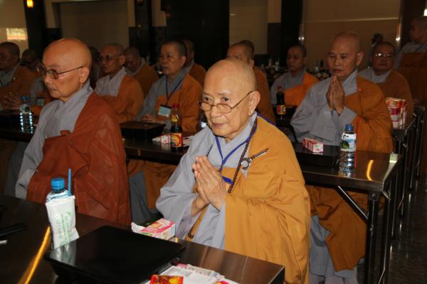 Đại Giới Đàn Hành Trụ Viên Mãn Hành Nghi Thiên Tăng Cổ Phật Khất Thực