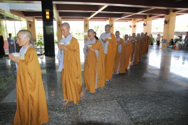 Đại Giới Đàn Hành Trụ Viên Mãn Hành Nghi Thiên Tăng Cổ Phật Khất Thực