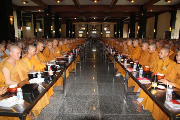 Đại Giới Đàn Hành Trụ Viên Mãn Hành Nghi Thiên Tăng Cổ Phật Khất Thực