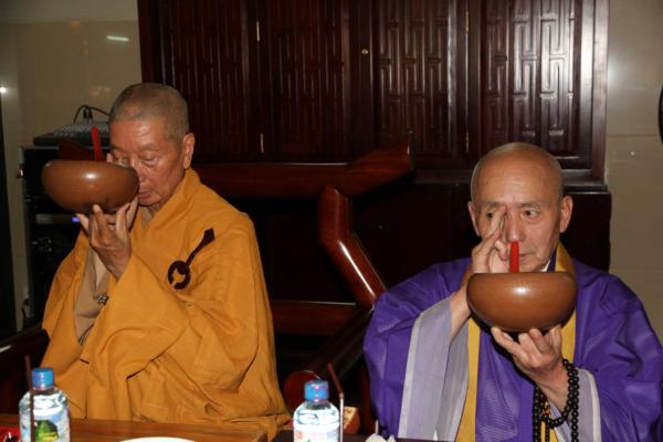Đại Giới Đàn Hành Trụ Viên Mãn Hành Nghi Thiên Tăng Cổ Phật Khất Thực