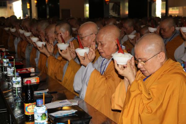Đại Giới Đàn Hành Trụ Viên Mãn Hành Nghi Thiên Tăng Cổ Phật Khất Thực