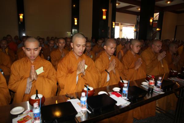 Đại Giới Đàn Hành Trụ Viên Mãn Hành Nghi Thiên Tăng Cổ Phật Khất Thực
