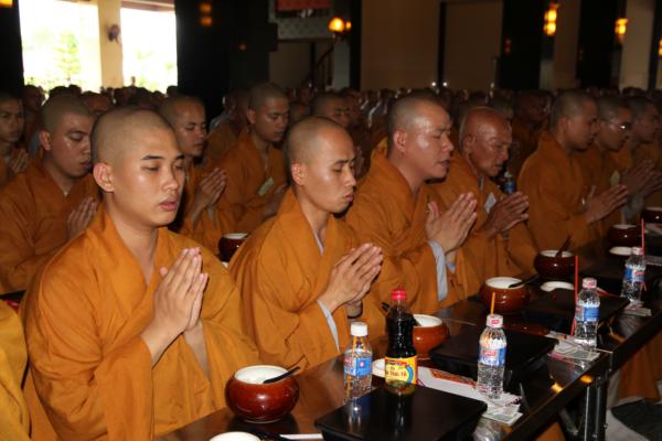 Đại Giới Đàn Hành Trụ Viên Mãn Hành Nghi Thiên Tăng Cổ Phật Khất Thực