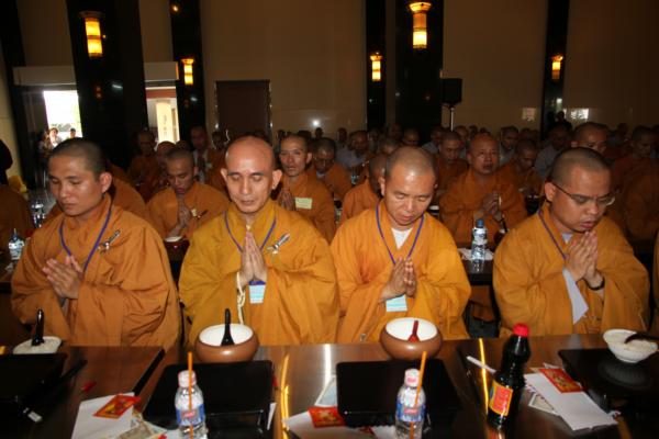 Đại Giới Đàn Hành Trụ Viên Mãn Hành Nghi Thiên Tăng Cổ Phật Khất Thực