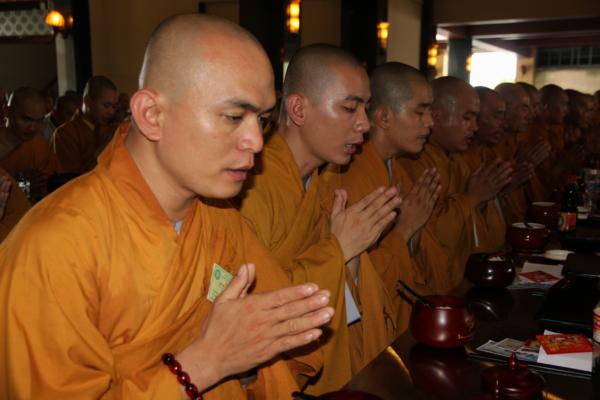 Đại Giới Đàn Hành Trụ Viên Mãn Hành Nghi Thiên Tăng Cổ Phật Khất Thực