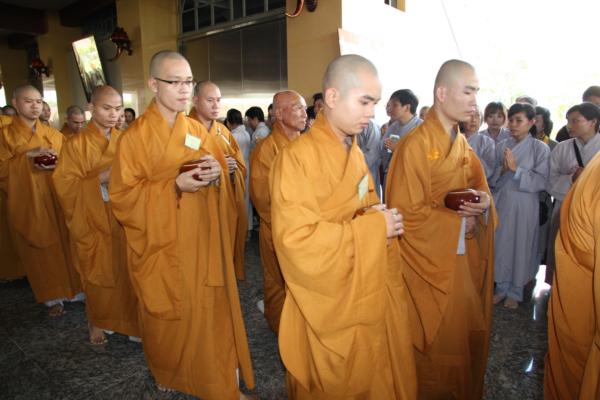 Đại Giới Đàn Hành Trụ Viên Mãn Hành Nghi Thiên Tăng Cổ Phật Khất Thực