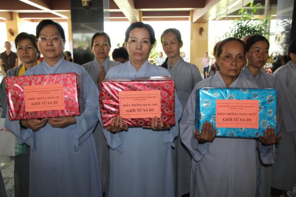 Đại Giới Đàn Hành Trụ Viên Mãn Hành Nghi Thiên Tăng Cổ Phật Khất Thực