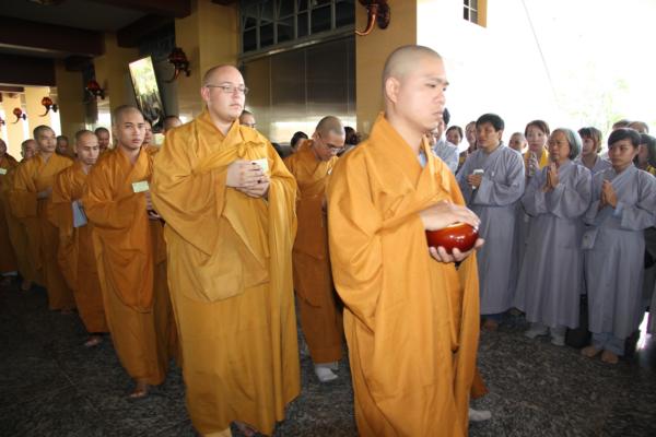 Đại Giới Đàn Hành Trụ Viên Mãn Hành Nghi Thiên Tăng Cổ Phật Khất Thực