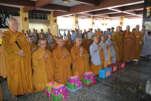Đại Giới Đàn Hành Trụ Viên Mãn Hành Nghi Thiên Tăng Cổ Phật Khất Thực