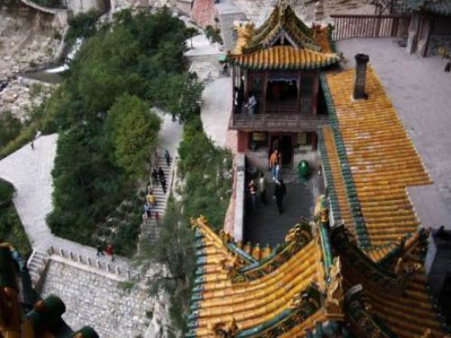 Chiêm ngưỡng ngôi chùa 1.500 năm treo trên vách đá